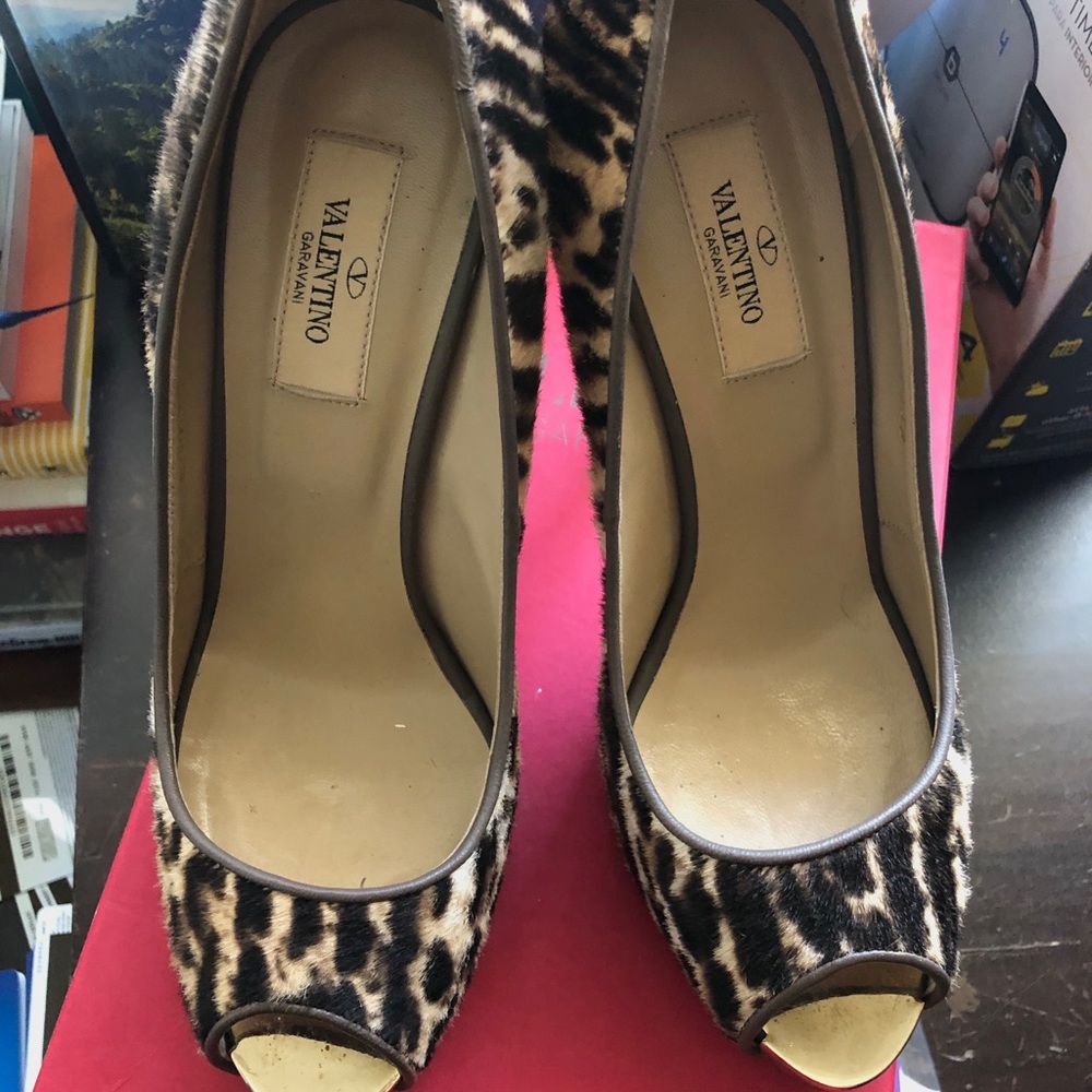 100% Authentic Valentino Garavani shoes